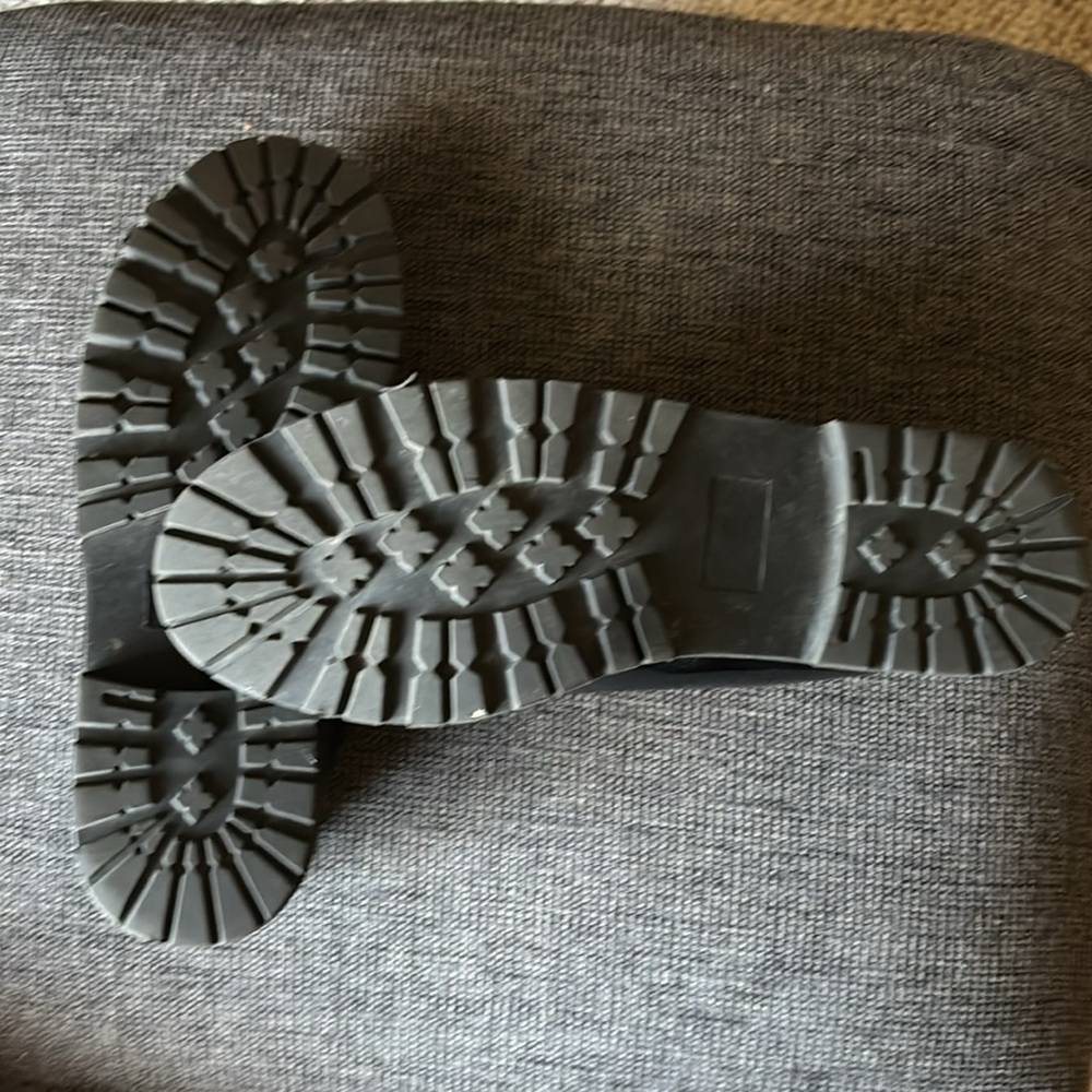 Steve Madden loafers size 7 1/2.  Great condition, VERY comfortable! - Picture 2 of 4